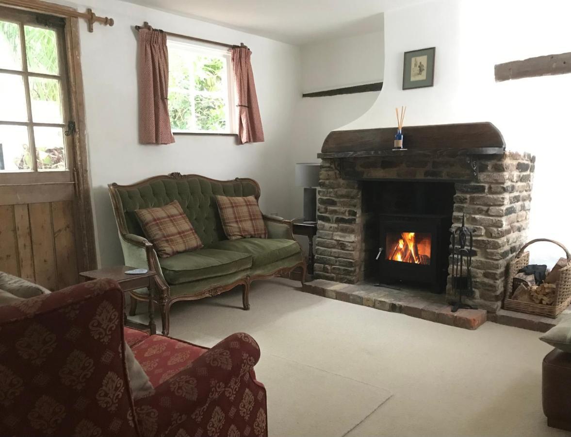 Tudor Cottage Сануидж Екстериор снимка